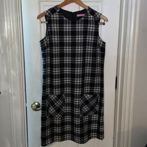 Isaac Mizrahi sleeveless black & white plaid dress. 2 front pockets. size 4.🖤🤍